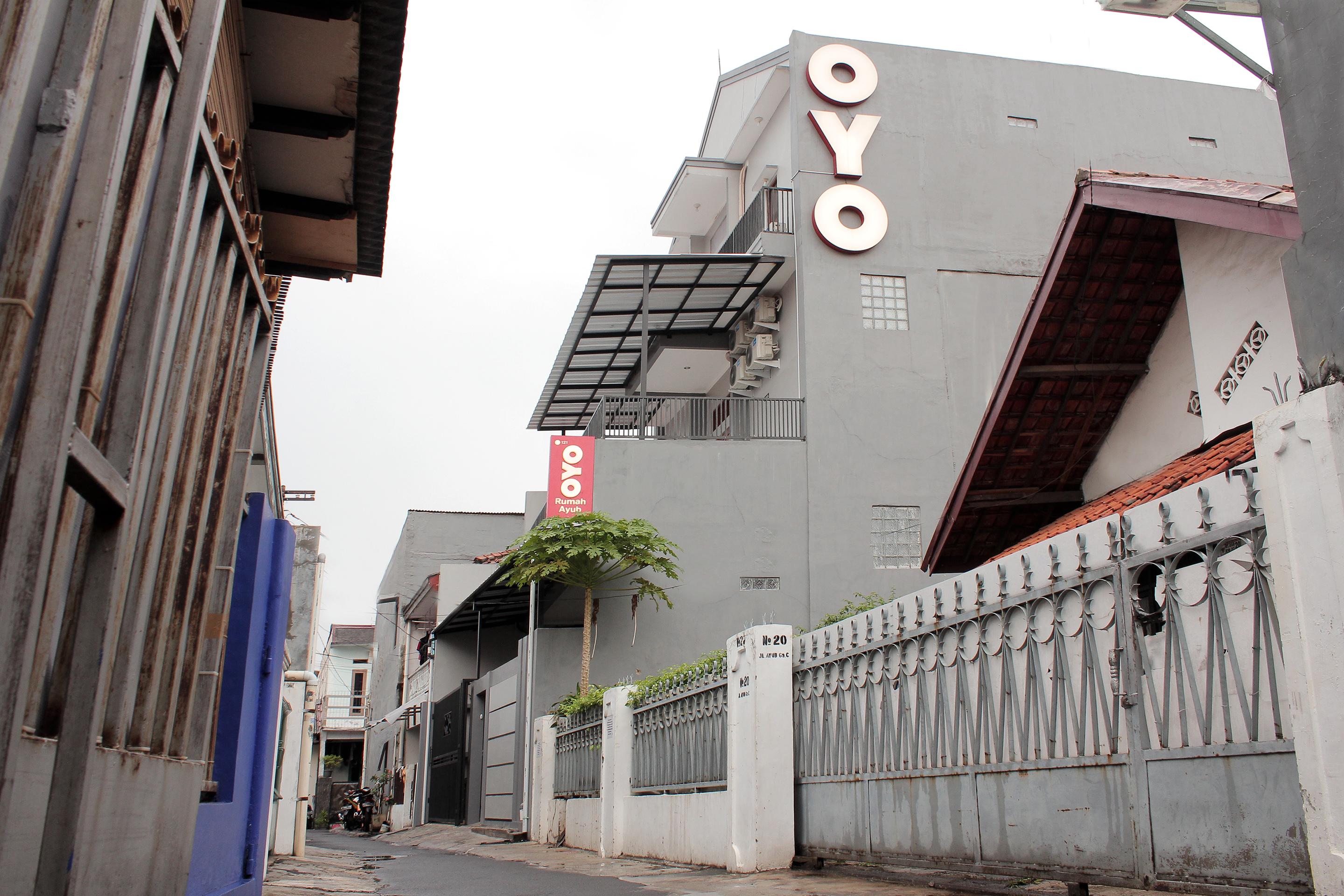 Oyo 121 Rumah Ayub Syariah Hotel Jakarta Exterior foto