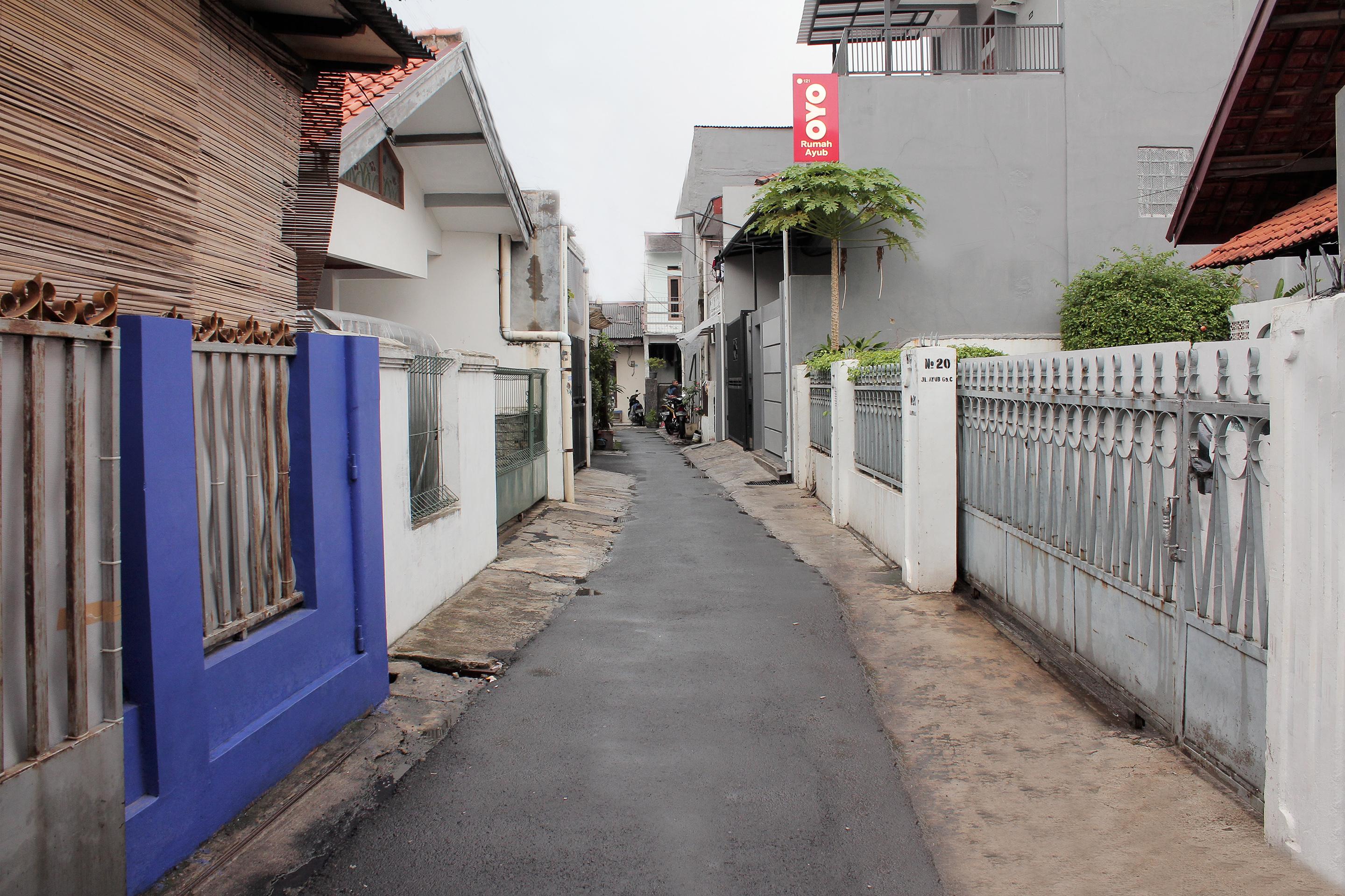 Oyo 121 Rumah Ayub Syariah Hotel Jakarta Exterior foto