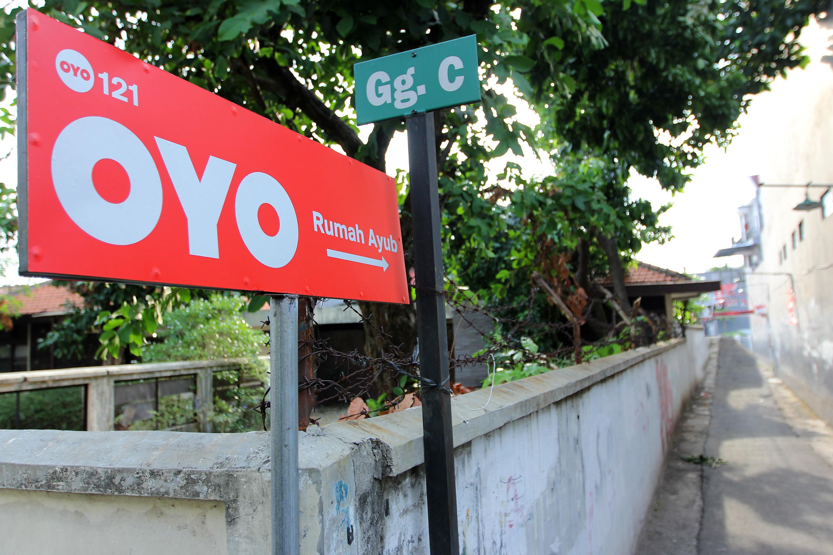 Oyo 121 Rumah Ayub Syariah Hotel Jakarta Exterior foto